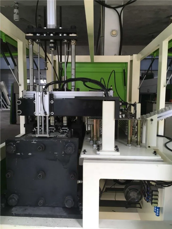 Automatic Bottle Blow Molding Machine